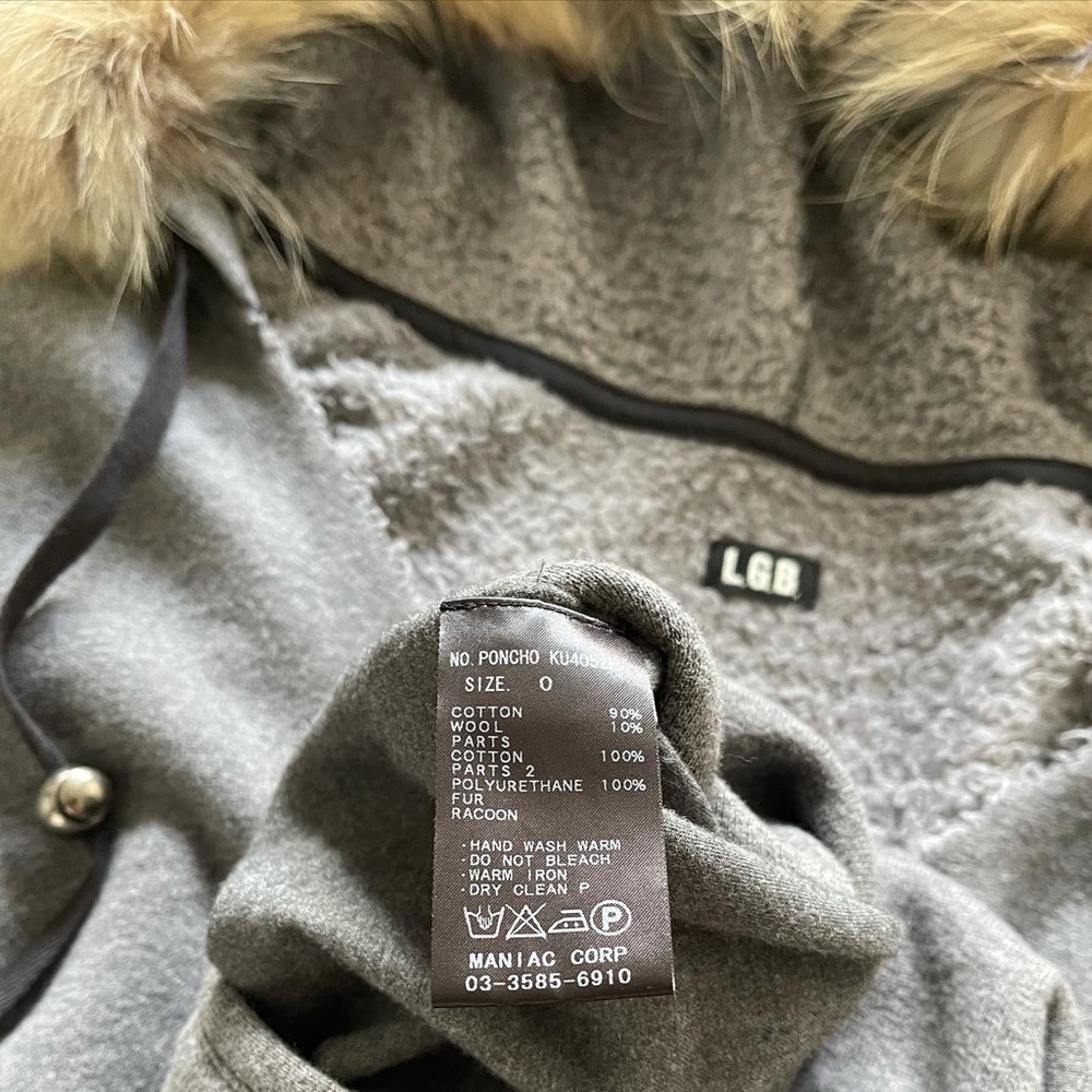 (SOLD) L.G.B (Le Grand Bleu) Raccon Fur Poncho - Picture 6 of 6
